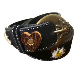 Echt leather belt with embellishments